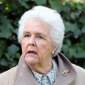 Stephanie Cole